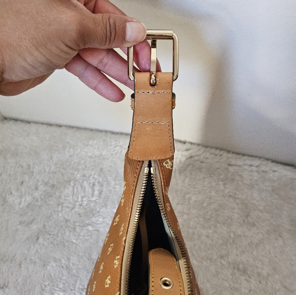 Dooney and Bourke Bucket Bag. IT39C Tan. - Picture 12 of 13
